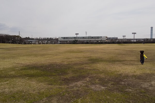 万博記念公園の広場