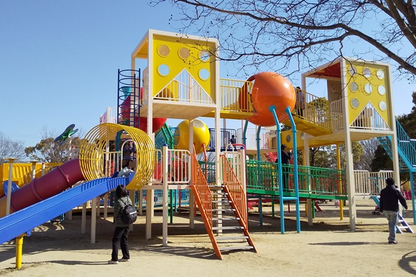 末広中央公園　大型遊具
